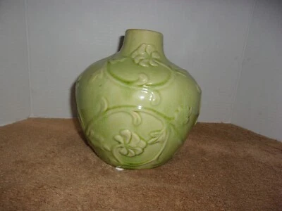 Antique 1880s-1910s Chinese Ceramic Porcelain Celadon Lotus Vase China Late-Qinq - Image 1 of 4