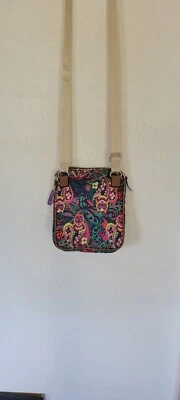 Cartera Bandolera Lily Bloom Owl Paisley Hecha de Botellas de Plástico Reciclado! Foto 1 de 4