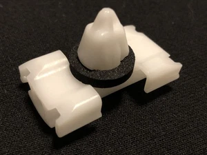 5x Plastic Trim Clips For Lower Door Panels Range Rover L322 Moulding Fastener - Picture 1 of 7