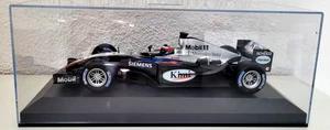 FÓRMULA 1 1:18 KIMI RÄIKÖNEN MERCEDES MP4 / 19 2004 VITRINA / CAJA - Imagen 1 de 8
