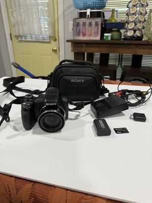Sony Cyber-shot DSC-HX1 9.1MP 20x Zoom Digital Camera - Has Issue Read - Image 1 of 4