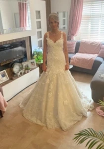 Wedding Dress - Picture 1 of 9