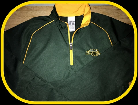 NORTH DAKOTA STATE BISON RUSSELL ATHLETICS LIGHTWEIGHT PULLOVER JACKET ADULT SM Cover