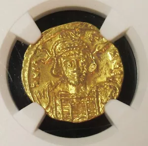 Constantino IV Pogonato (668-685 dC). AV solidus 4,35 gm NGC Ch. AU 5/5 - 3/5 - Imagen 1 de 4