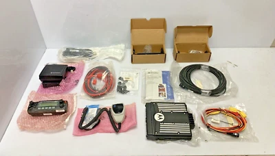Motorola XTL 2500 M21URM9PW1AN Digital Mobile Radio W/ Accessories Kit - Image 1 of 4
