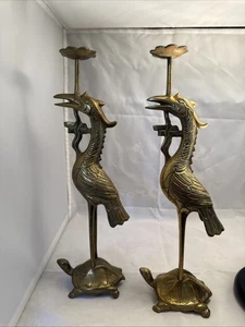 Juego de 2 grúas japonesas antiguas de latón macizo de pie sobre candelabro tortuga - Imagen 1 de 24