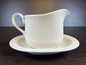 Nice Corelle Sandstone Beige Gravy Boat & Underplate Set - Picture 1 of 13