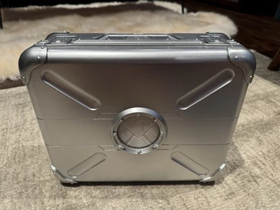 Marvel Cinematic Universe: Phase One Avengers Assembled Blu-ray suitcase Foto 1 de 4