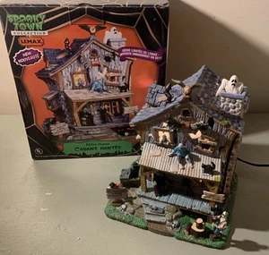 Spooky Town Lemax Haunted Cabin #05004 RETIRED 2010 - Complete, Works - Imagen 1 de 9