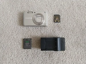 READ Fujifilm FinePix J150w 10.0MP Digital Camera - Silver W/Battery & Charger - Picture 1 of 9