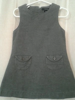Vestido sin mangas usado en excelente estado gris náutica para niñas pequeñas talla 2T Foto 1 de 2