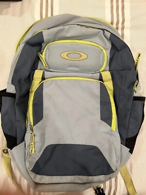 OAKLEY Mochila Gris/Azul Amarillo Gafas de Sol Bolsa Correa y Mochila de Golf Azul Foto 1 de 4