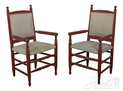 L57620EC: Par de sillas de granja de brazo abierto pintadas de rojo rural	 Foto 1 de 4