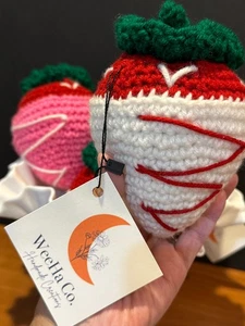 Neu mit Etikett handgefertigt gehäkelt Amigurumi Plüschtier - 5 Zoll weiß Chol bedeckt Erdbeere - Bild 1 von 3