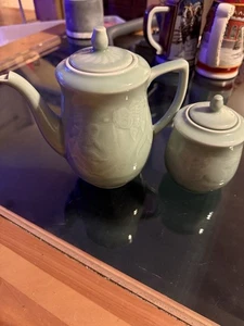 Teekanne und Zuckerdose - Bild 1 von 2