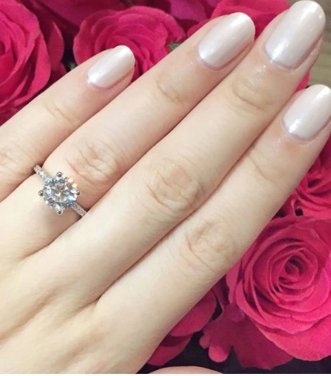 Essie US Version, Nr. 715 show me the ring, Beige Schimmer,  13,5ml NEU. - Bild 1 von 1