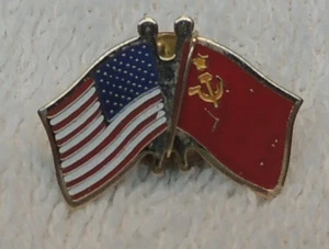 Vintage US Flagge + UdSSR Russische Flagge Freundschaft Anstecknadel Hut Pin siehe Fotos - Bild 1 von 2