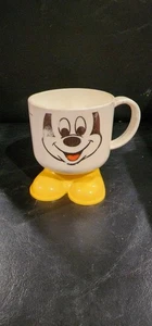 Taza de plástico vintage Deka Mickey Mouse con pies Walt Disney - Imagen 1 de 3