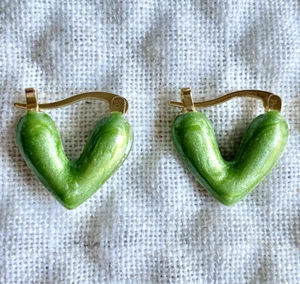 New Green Enamel & Gold Tone Puffy Heart Retro 80s Style Huggie Hoop Earrings - Picture 1 of 5
