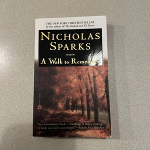 Nicholas Sparks’ A Walk to Remember Book (Paperback) - Picture 1 of 4