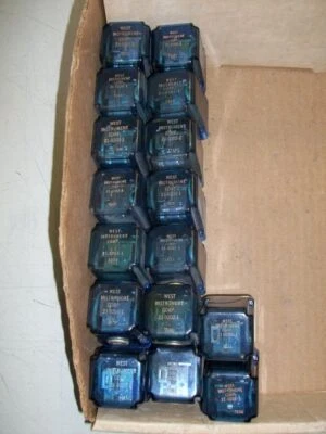 West 21-0202-1 8-Pin Relay 24V 50/60HZ Blue Housing West Instrument Corporation - Image 1 of 4