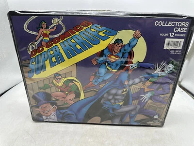 Estojo de colecionadores de super-heróis da DC Comics + bonecos de ação Total Justice e Batman - Imagem 1 de 4