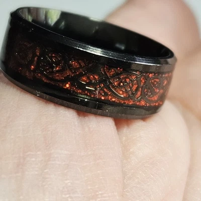 Anillo dragón celta de acero inoxidable para hombre / talla 8 / rojo sobre negro  Foto 1 de 4