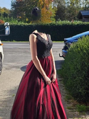 Rotes & schwarzes Ballkleid Gothic Brautkleid - Bild 1 von 3