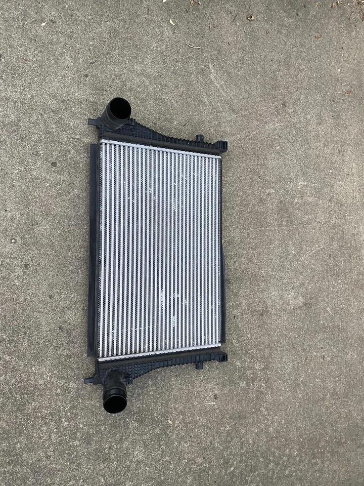 Intercooler 2017 Volkswagen Golf GTI MK7 FABRICANTE DE EQUIPAMENTO ORIGINAL - Imagem 1 de 1