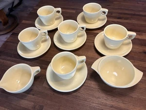 BOONTON WARE MELAMINGELB sechs Tassen & Untertassen & passende offene Sahne und Zucker - Bild 1 von 11