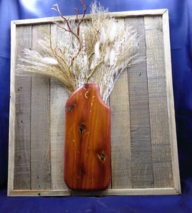 Zedernholz Vase im Barnwood Rahmen - Bild 1 von 1