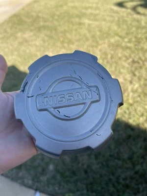 Nissan Pathfinder 1999 2000 tapa central rueda buje 40315-2W320 gris oscuro Foto 1 de 4