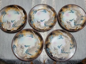 Lotto di cinque piatti vintage Dragonware dipinti a mano - Foto 1 di 8
