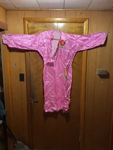 Vintage CHINESE ARTISTIC PALACE Pink Silk Long Robe Floral Embroidered - Picture 1 of 9