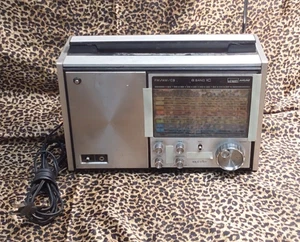 Vintage Montgomery Ward Airline FM/AM/CB 8 Band IC - Picture 1 of 5