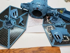 Copribatteria Struts Battle Damaged TIE Fighter SCEGLI Star Wars Vintage - Foto 1 di 51