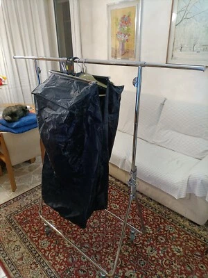 Stand Pieghevole Con Sacca Porta Abiti Campionario Rappresentanti - Immagine 1 di 4