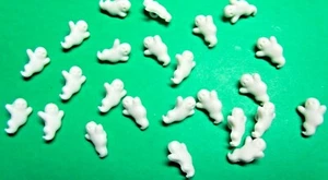 (24) 1/2" HALLOWEEN GEIST WEISS KUNSTSTOFF REALISTISCH HANDWERK VERSCHÖNERN SCHAFT KNÖPFE - Bild 1 von 2