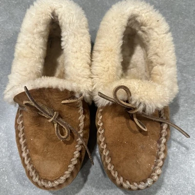 Zapatillas de mujer LL Bean de gamuza forradas de sherpa talla 9” Foto 1 de 4