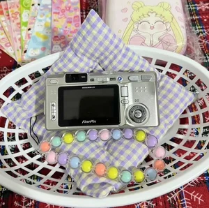 Fujifilm FinePix F810 CCD Digital Camera 6MP 4x Zoom Retro Compact Pocket Photo - Foto 1 di 8