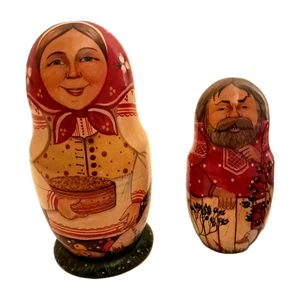 2 russische verschachtelte Puppen Matroschka 6,5 Zoll Frau Mann handbemalt signiert 1996 - Bild 1 von 18