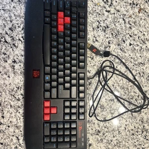Tt Esports By Thermaltake Knucker - KB-KNK008 Gaming Keyboard - Picture 1 of 6