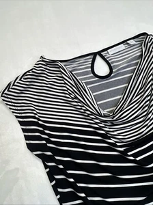 New York & Co Stretch-Top schwarz-weiß gestreift vorne drapiert, S - Bild 1 von 6