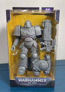 2021 McFarlane Toys Warhammer 40,000 Figure: PRIMARY SPACE MARINE HELLBLASTER - Picture 1 of 9