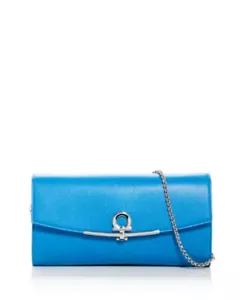 BOLSO DE FUTBOLISTA/AZUL con clip Salvatore Ferragamo Gancio con cadena***$995*** - Imagen 1 de 12