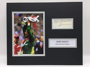 RARO Espositore fotografico firmato Gary Bailey Manchester United + AUTOGRAFO CERTIFICATO DI AUTENTICITÀ - Foto 1 di 3