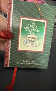 VINTAGE 1982 A CUP OF CHRISTMAS TEA MINIATURE MINI BOOK ORNAMENT HONG KONG - Bild 1 von 8