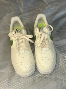 Nike Air Force 1 '07 SE Sneaker Coconut Chlorophyll Sail Womens Size 8 - Picture 1 of 9