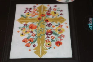 Golden Blühendes Kreuz Christliche Blumen Künstler Gezählt Kreuzstich Kit Neu in Verpackung - Bild 1 von 1