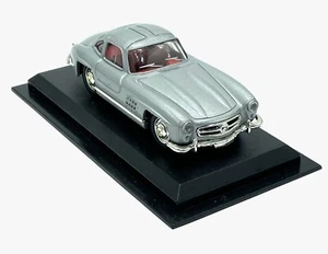 MERCEDES BENZ 300SL SILVER MODEL CAR 1:43 SCALE - Picture 1 of 3